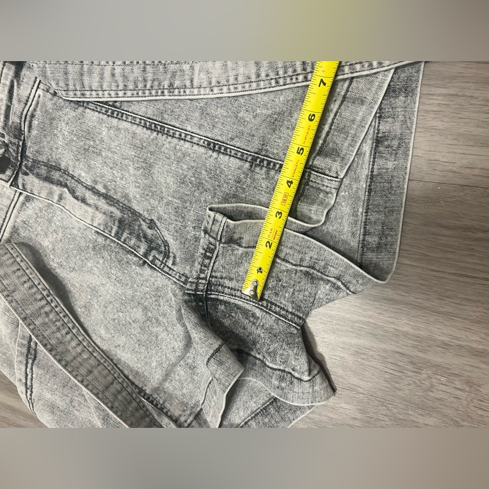 Universal Thread Jean Shorts - Picture 12 of 12